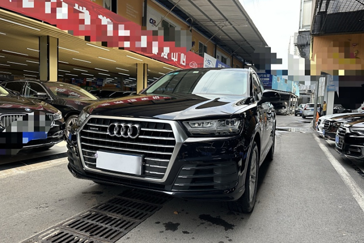 奥迪Q7 2018款 40 TFSI S line运动型车身外观1