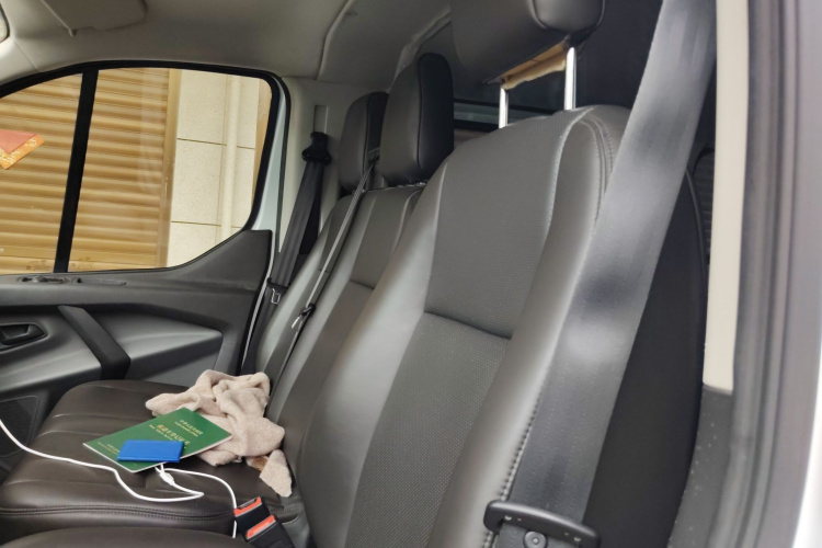 福特 全顺 2019款 2.0T汽油自动多功能商用车短轴低顶6座国VI中控内饰21