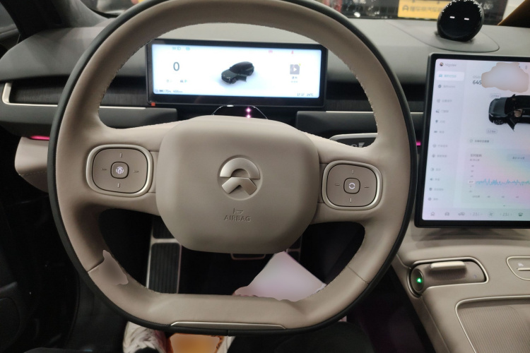 蔚来ES8 2023款 75kWh中控内饰13