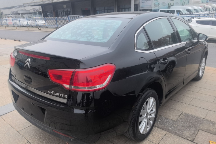 雪铁龙 世嘉 2013款 三厢 1.6L 手动品尚型车身外观7