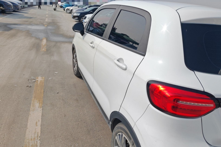 零跑汽车 零跑T03 2021款 400舒享版车身外观4