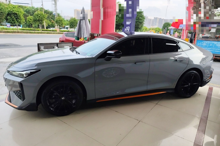 长安UNI-V 2024款 1.5T 尊贵运动型车身外观6003