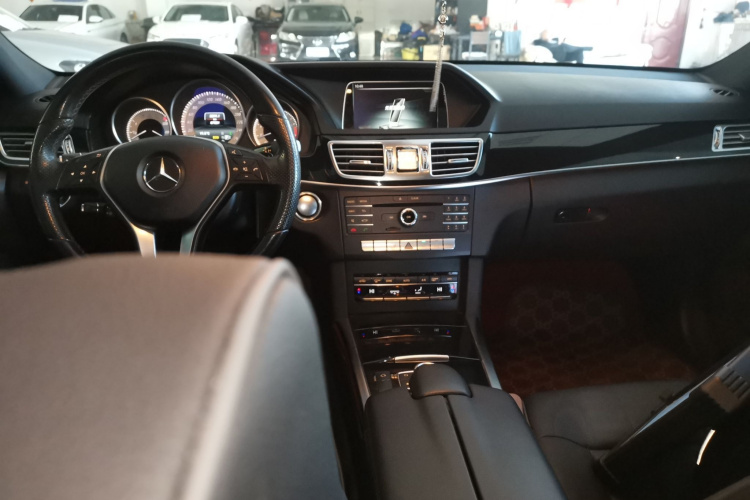 奔驰E级 2015款 改款 E 260 L 运动型中控内饰12