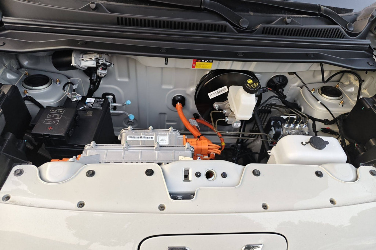 五菱汽车 宏光MINIEV 2025款 四门版 进阶款机舱底盘24