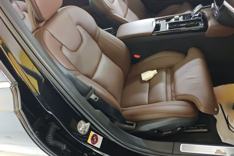 沃尔沃S90新能源 2024款 插电式混动 四驱长续航智雅豪华版局部细节41