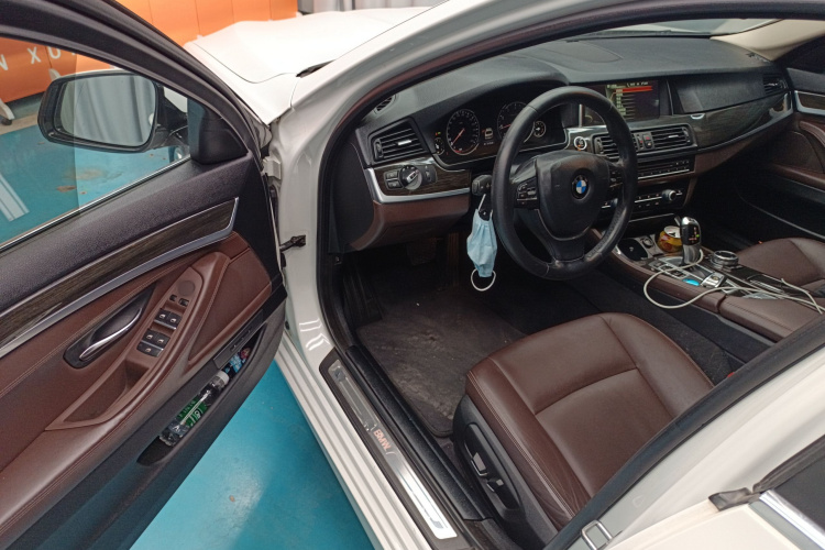 宝马5系 2014款 525Li 豪华设计套装中控内饰7003