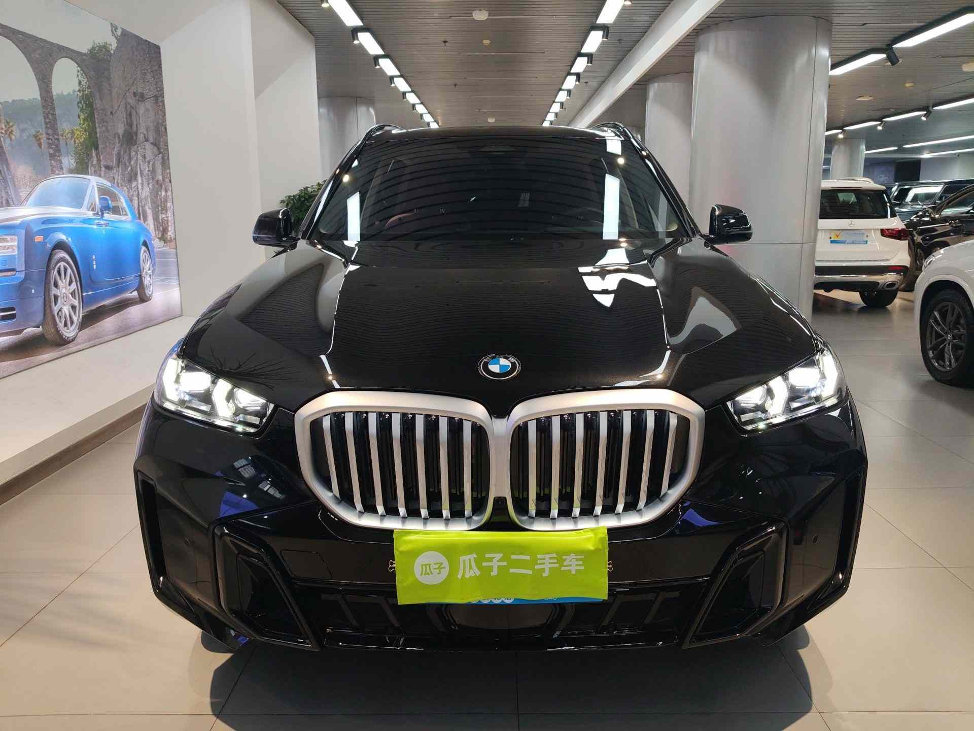 宝马X5 2026款 xDrive 30Li 尊享型M运动曜夜套装(1)