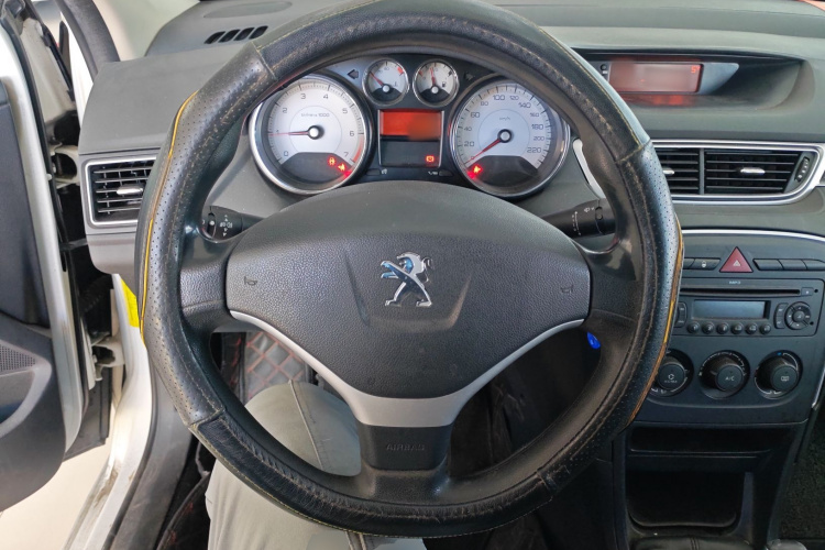 标致308 2013款 1.6L 手动优尚型中控内饰13