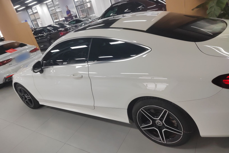 奔驰C级(进口) 2020款 C 260 轿跑车车身外观4