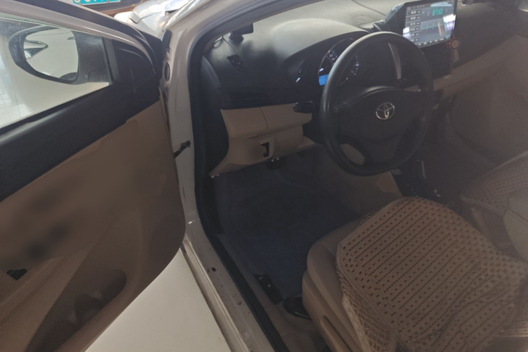 丰田 威驰 2014款 1.5L 自动智臻版中控内饰20