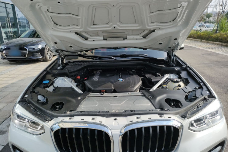 宝马X3 2020款 xDrive25i M运动套装机舱底盘24