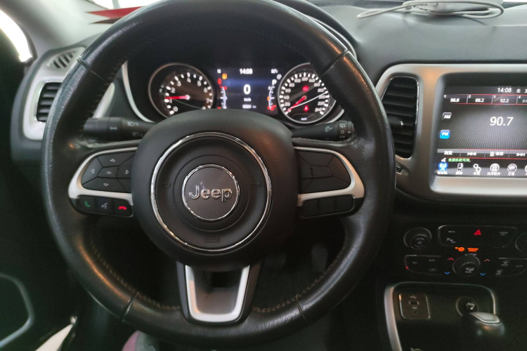 Jeep 指南者 2017款 200T 自动家享版中控内饰12