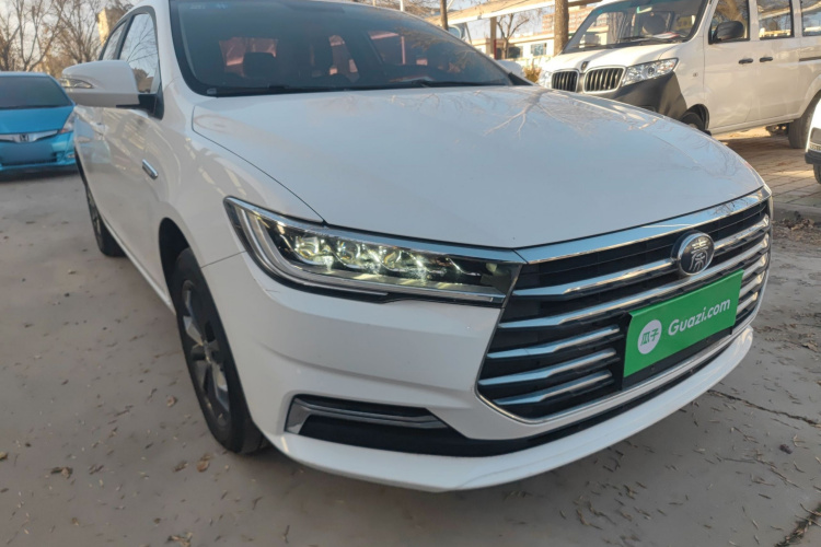 比亚迪 秦 2019款 1.5L 自动豪华型车身外观3