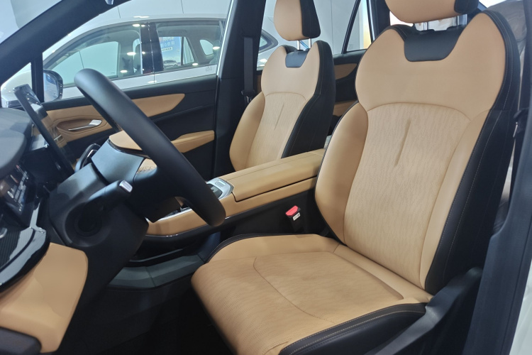 睿蓝汽车 睿蓝7 2024款 605km 荣耀版中控内饰19