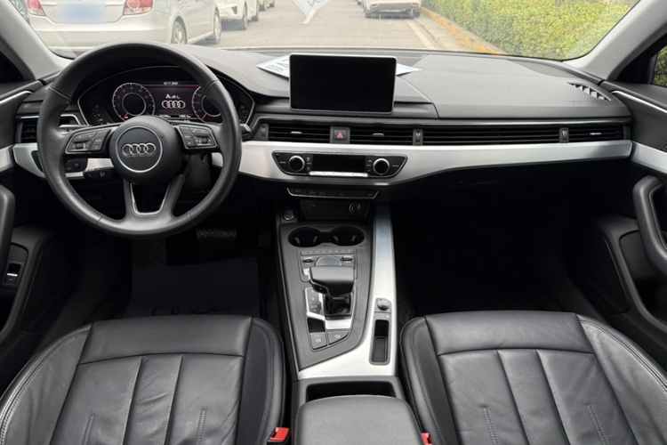 奥迪A4L 2018款 30周年年型 40 TFSI 时尚型中控内饰7001