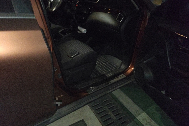 日产 奇骏 2014款 2.5L CVT至尊版 4WD局部细节9005