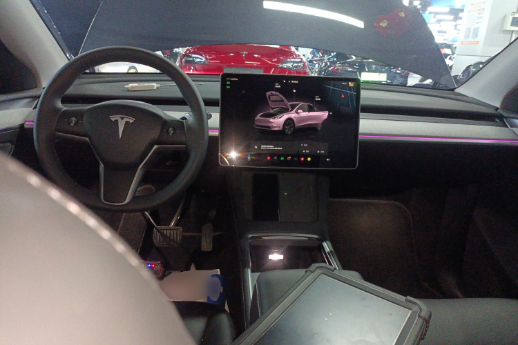 特斯拉 Model Y 2024款 长续航全轮驱动版中控内饰7002