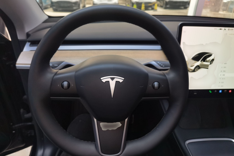 特斯拉 Model Y 2021款 标准续航后驱版中控内饰13