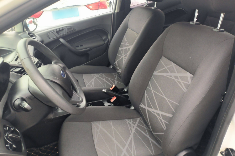 福特 嘉年华 2013款 三厢 1.5L 手动风尚型中控内饰19