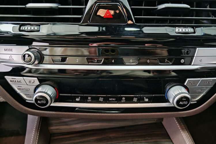 宝马5系 2020款 530Li 领先型 豪华套装中控内饰7002