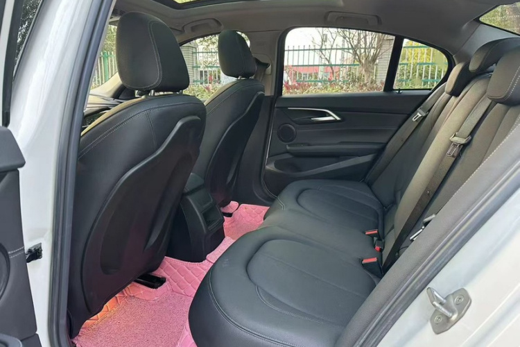 宝马1系 2019款 118i M运动套装中控内饰7003