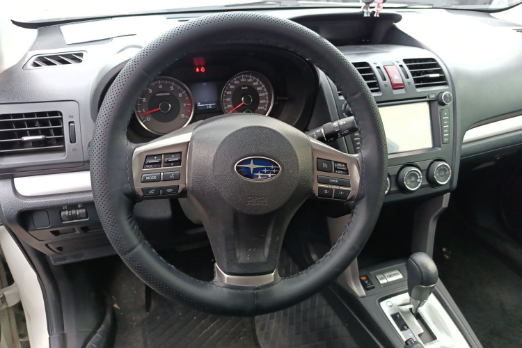 斯巴鲁 森林人 2014款 2.0i 自动豪华版中控内饰13