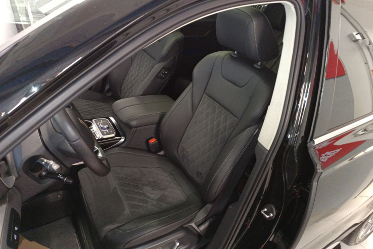 红旗HS7 2022款 2.0T DCT两驱智联旗畅版 五座中控内饰19