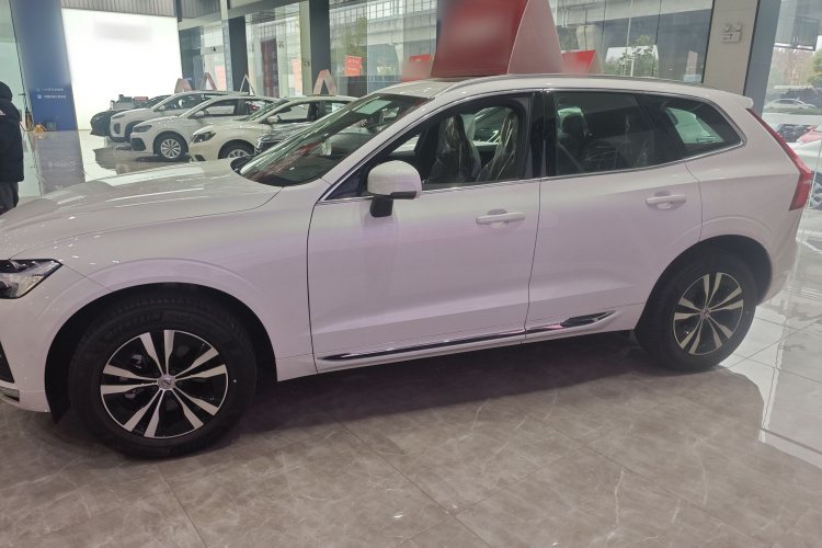 沃尔沃XC60 2024款 B5 四驱智逸豪华版车身外观6002
