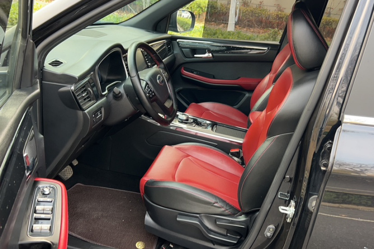 SWM斯威汽车 SWM斯威G05 2022款 PRO 1.5T DCT精英型 7座局部细节19