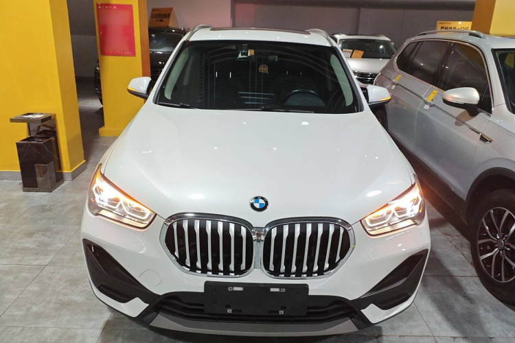 宝马X1 2021款 改款 sDrive20Li 时尚型车身外观2