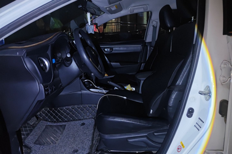 丰田 卡罗拉 2017款 改款 1.2T S-CVT GL中控内饰19