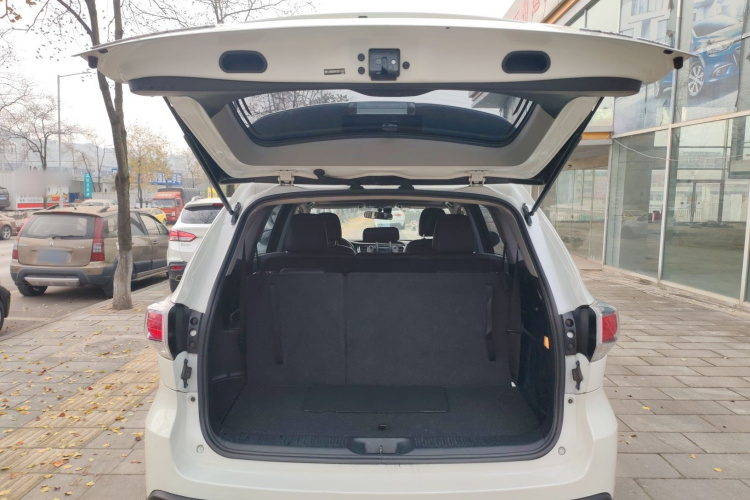 丰田 汉兰达 2015款 2.0T 四驱豪华版 7座机舱底盘23