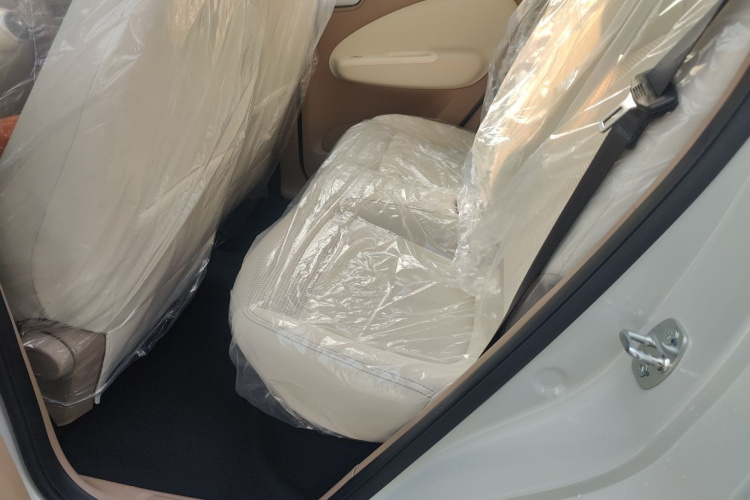 五菱汽车 宏光MINIEV 2025款 四门版 进阶款中控内饰7004