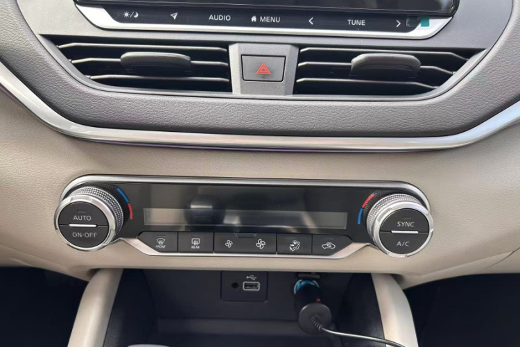 日产 天籁 2020款 2.0L XL 舒适版中控内饰7008