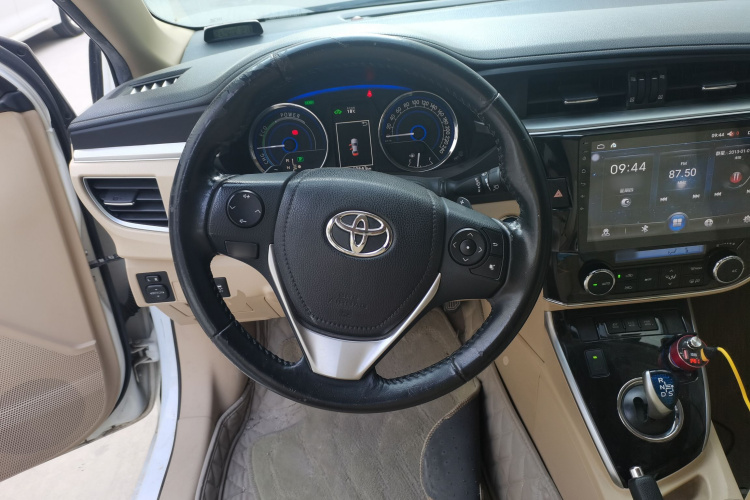 丰田 卡罗拉 2016款 双擎 1.8L E-CVT精英版中控内饰13