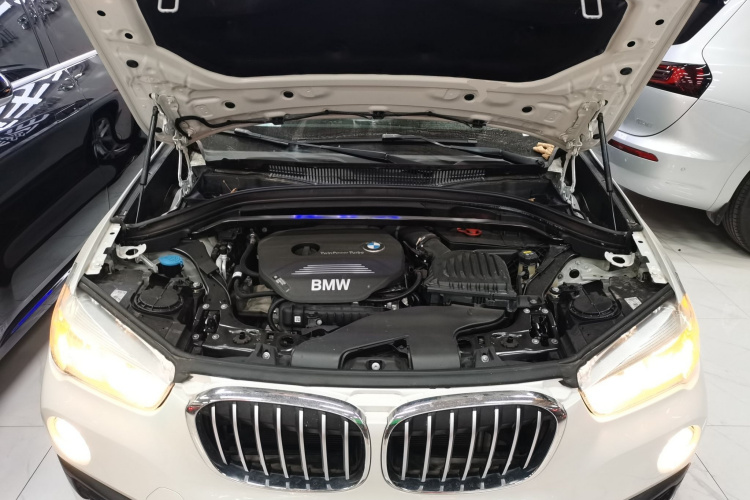 宝马X1 2019款 sDrive18Li 时尚型机舱底盘24