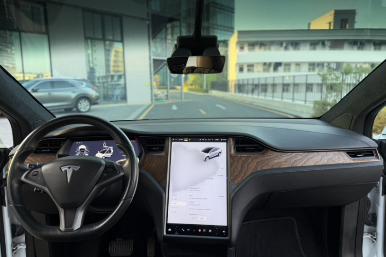 特斯拉 Model X 2019款 长续航版中控内饰7008