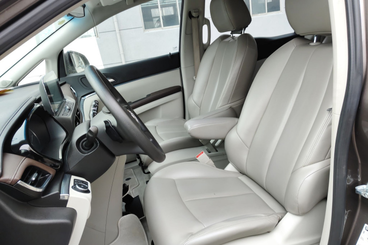 别克GL8 2021款 陆上公务舱 652T 舒适型中控内饰19