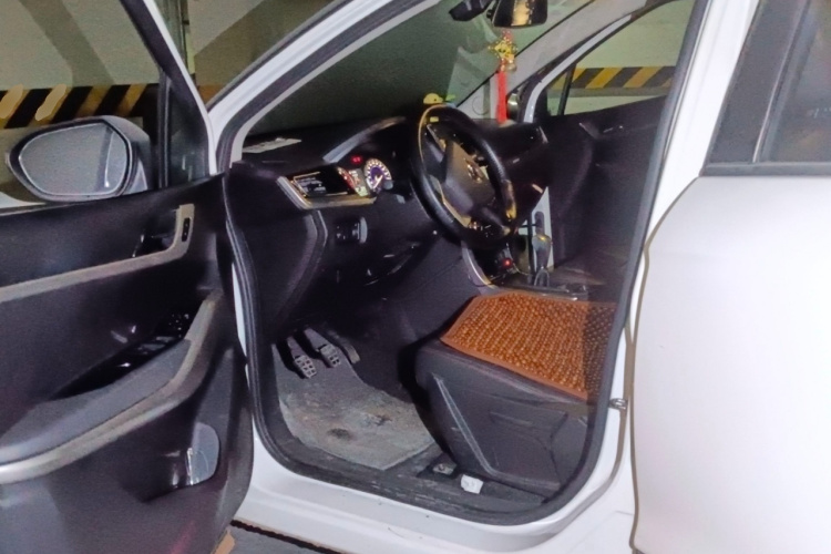 海马S5青春版 2017款 1.6L 手动尊贵型中控内饰20