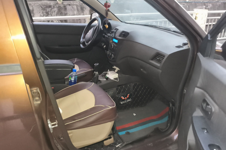 五菱汽车 五菱宏光 2014款 1.5L S标准型局部细节9005