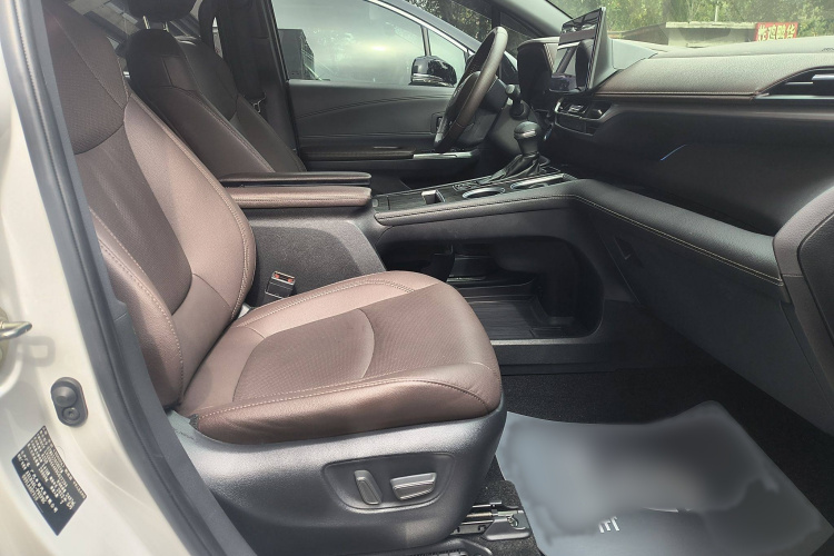 丰田 赛那SIENNA 2021款 2.5L混动 铂金版中控内饰7011