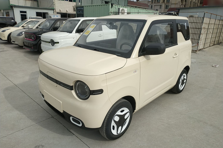 吉利银河 熊猫 2025款 210km 元气熊车身外观1