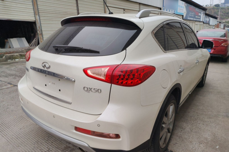 英菲尼迪QX50 2015款 2.5L 悦享版车身外观7