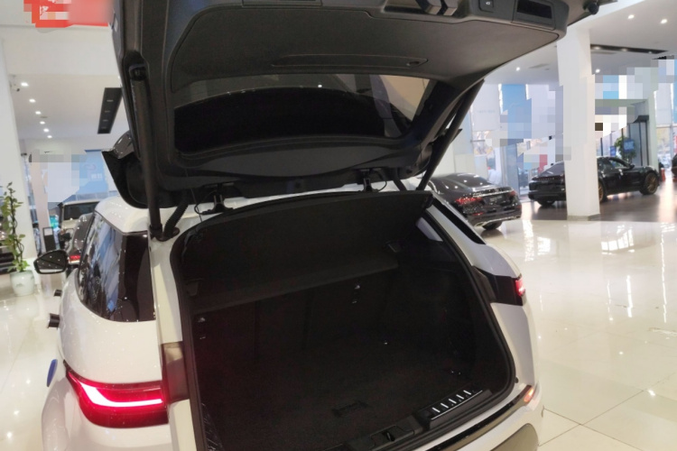 路虎 2024款 揽胜极光L SE 驭光尊耀版机舱底盘23