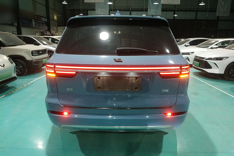理想汽车 理想ONE 2021款 增程6座版车身外观6