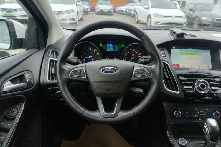 福特 福克斯 2018款 两厢经典 1.6L 自动风尚型智行版局部细节13