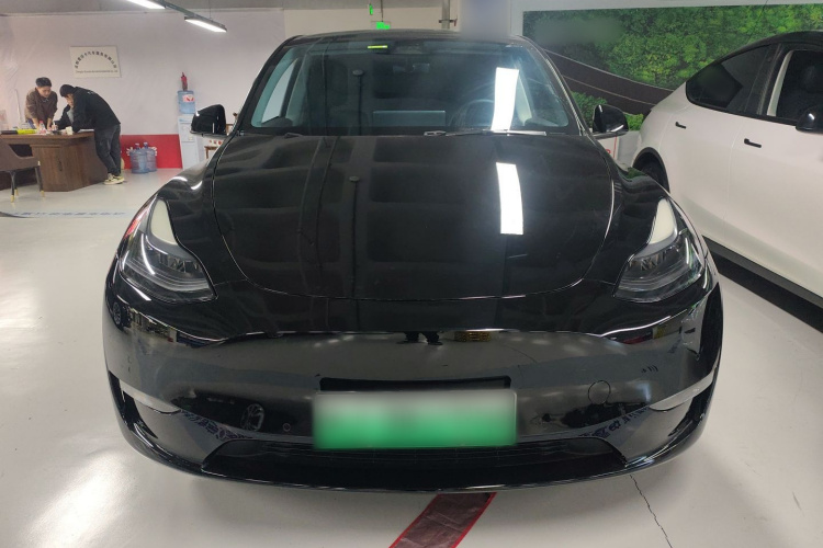 特斯拉 Model Y 2022款 长续航全轮驱动版车身外观2