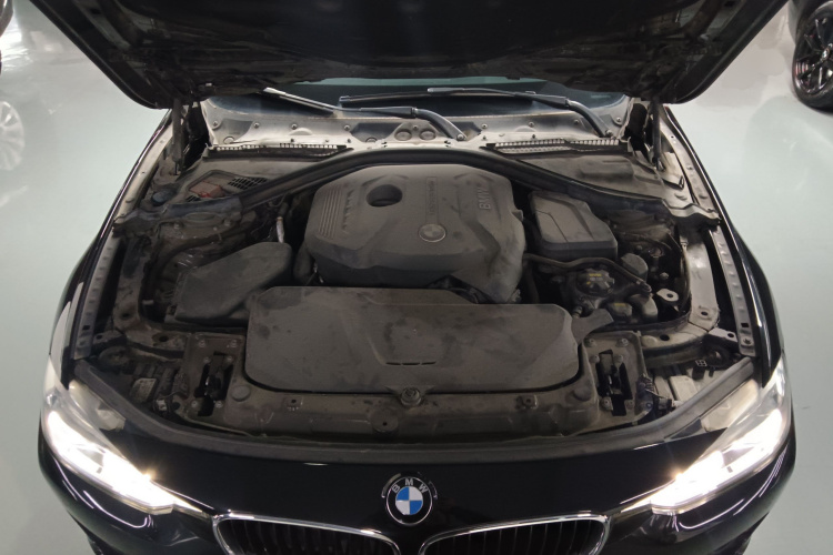 宝马3系 2017款 320Li 时尚型机舱底盘24