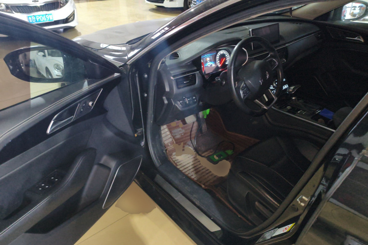 红旗H5 2018款 30TD 型动版中控内饰20