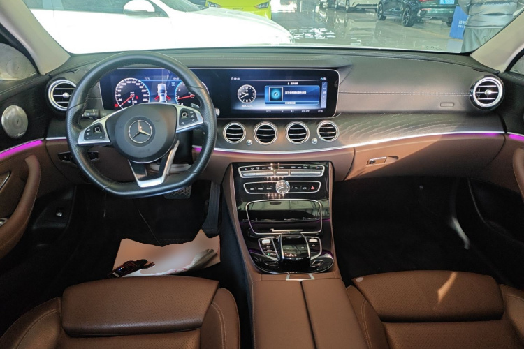 奔驰E级 2016款 E 200 L 运动型中控内饰12
